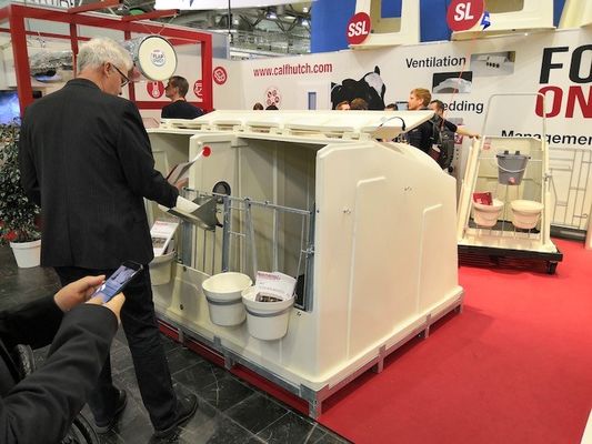 Niestandardowe formowanie rotacyjne Hdpe do produkcji bydła hodowlanego